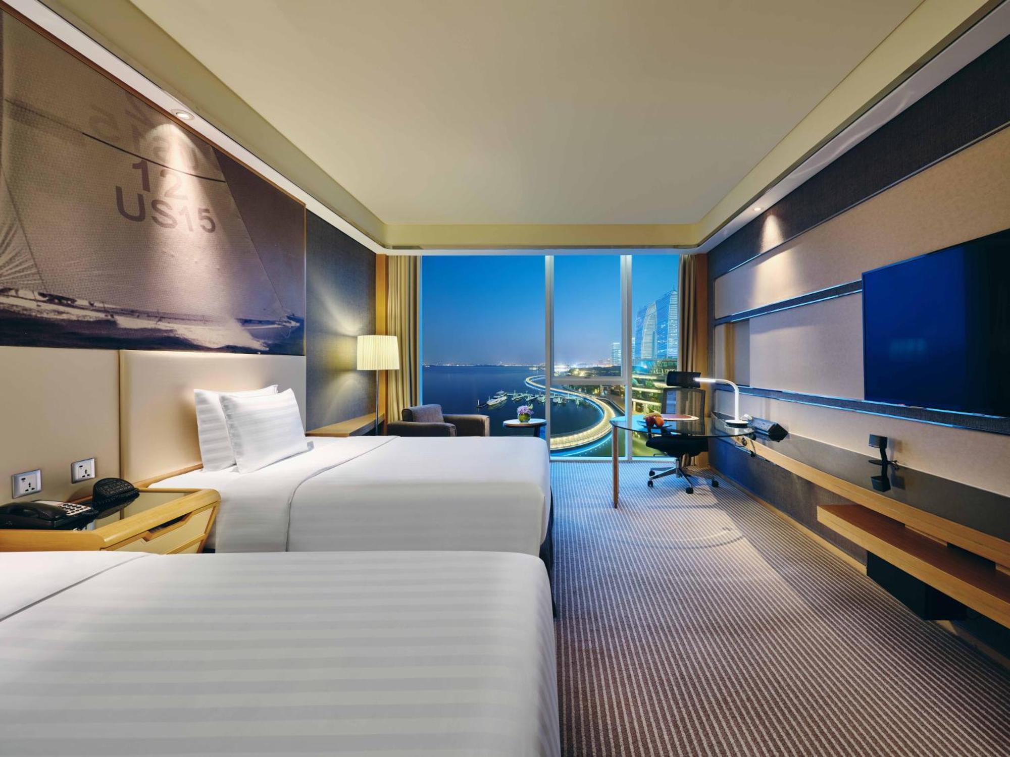 Twin Premium Jinji Lake View